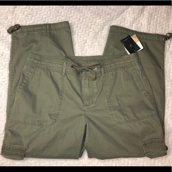 Liz Claiborne Pants - NWT! LIZ CLAIBORNE CARGO CAPRI SIZE 12